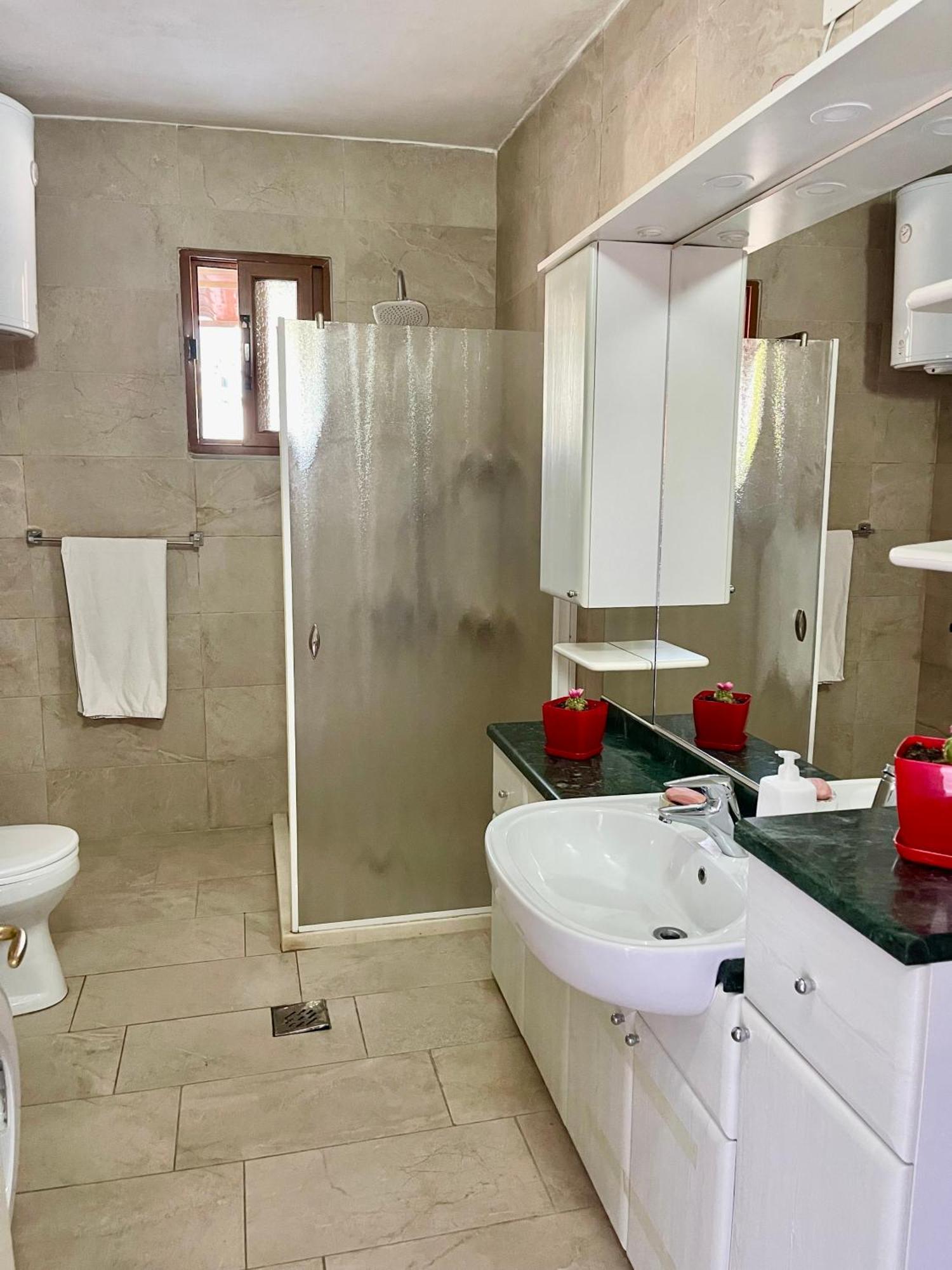Guest House DEA Vlorë Extérieur photo