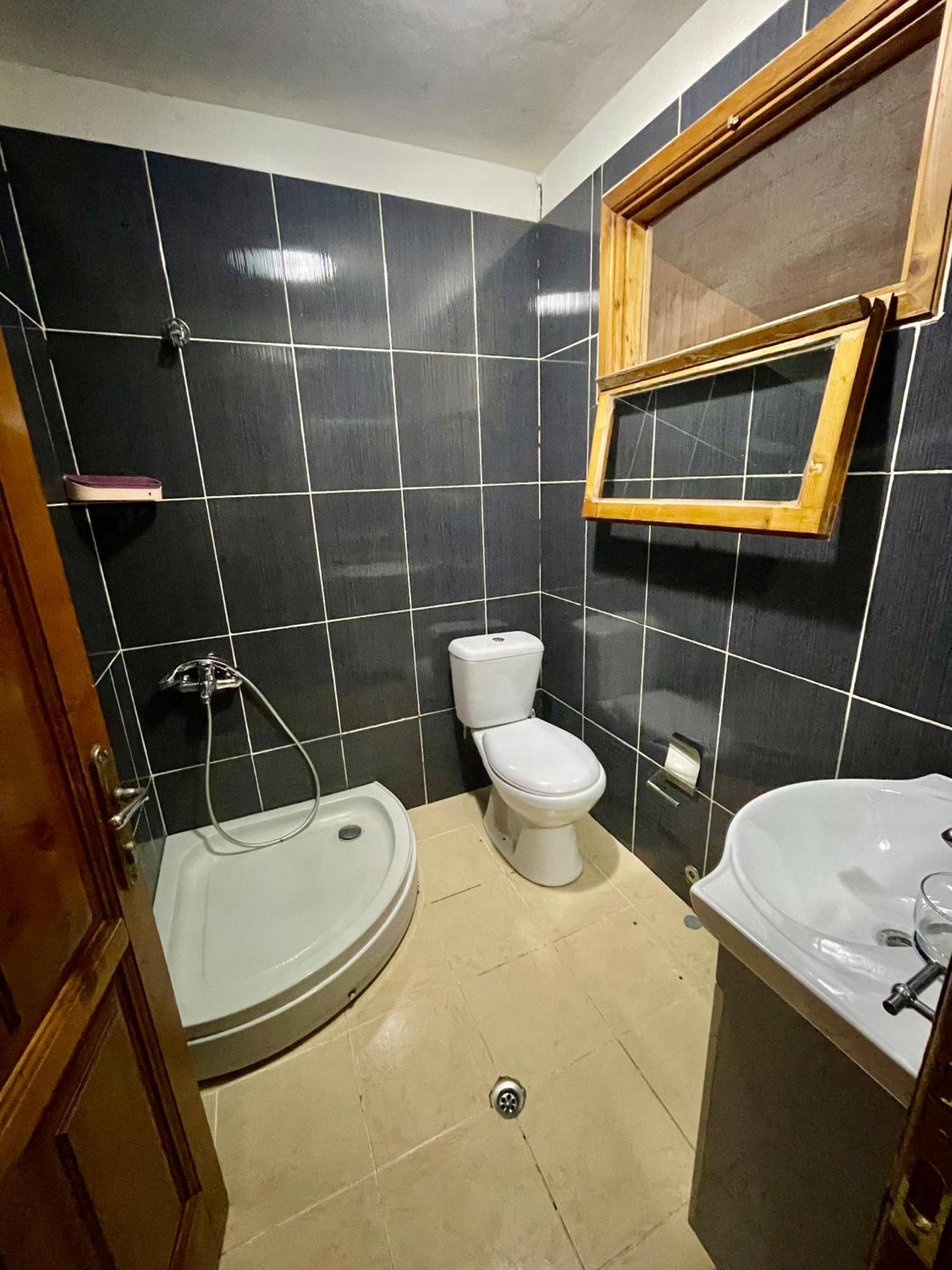 Guest House DEA Vlorë Extérieur photo
